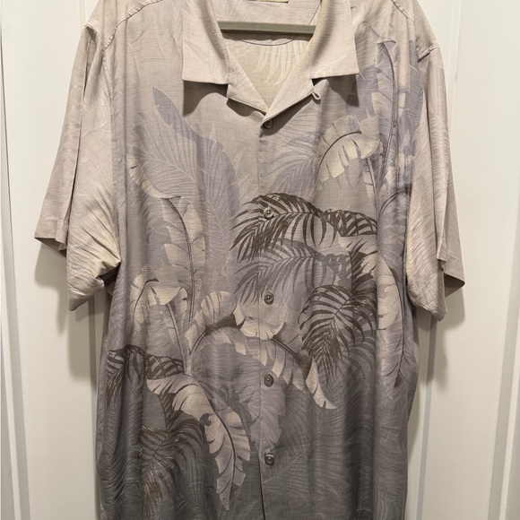 Tommy Bahama Other - Tommy Bahama Beige and Gray Tropical Print Camp Shirt